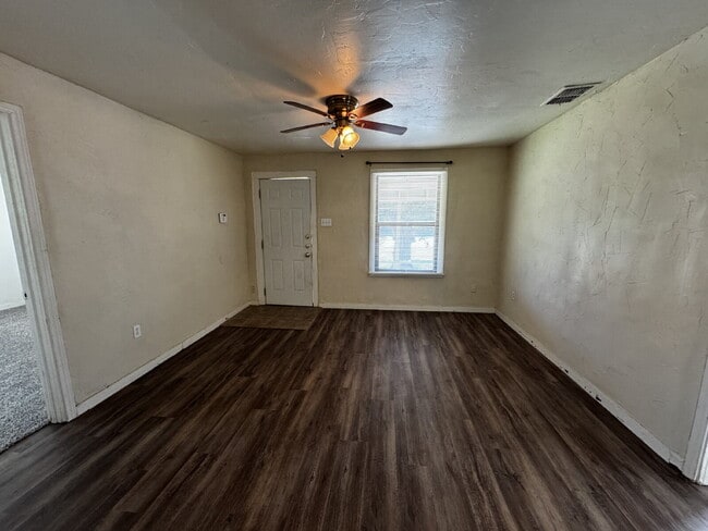 Building Photo - Beautiful House Located In The Heart Of Lu...