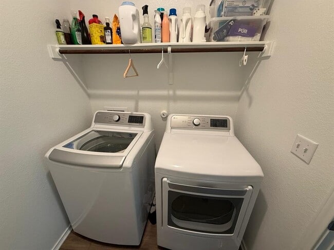 Building Photo - 380 Mendoza