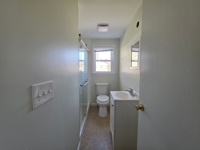 Building Photo - 196 Manzella Ct