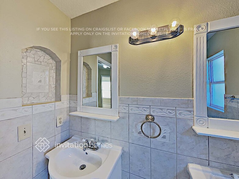 Building Photo - 3907 Kiawa Dr