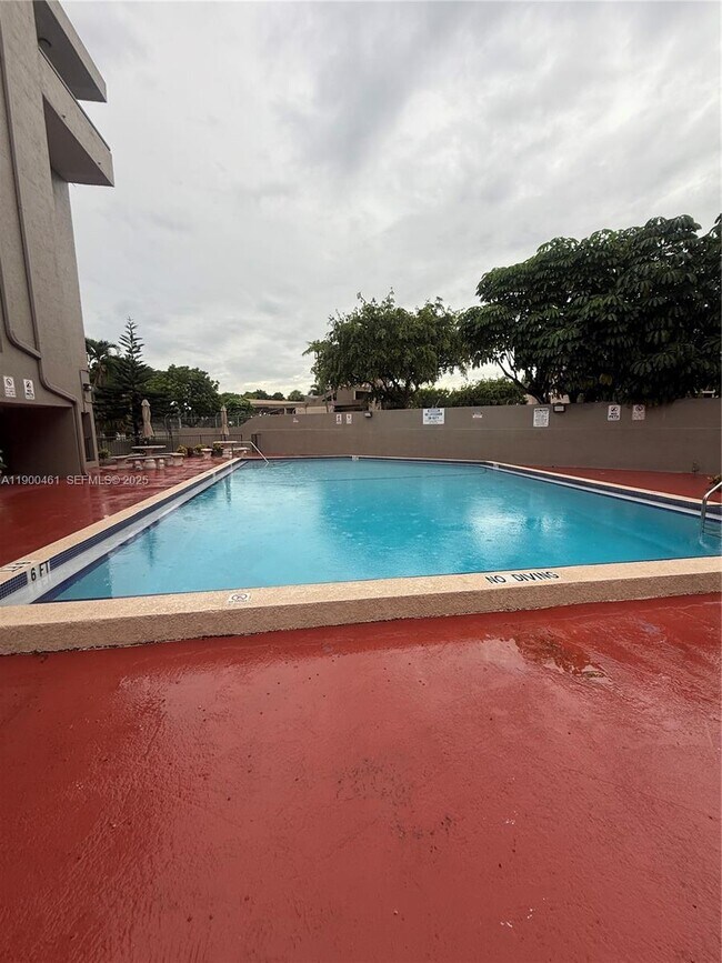 Building Photo - 802 NW 87th Ave