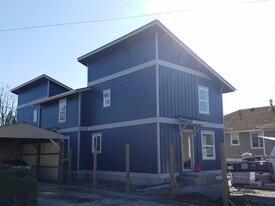 Building Photo - 104 N Anacortes St