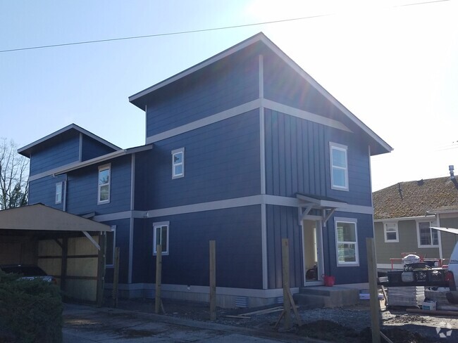 Building Photo - 104 N Anacortes St