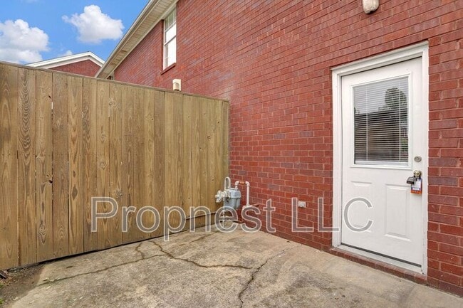 Building Photo - 840 Barrington Woods Cove