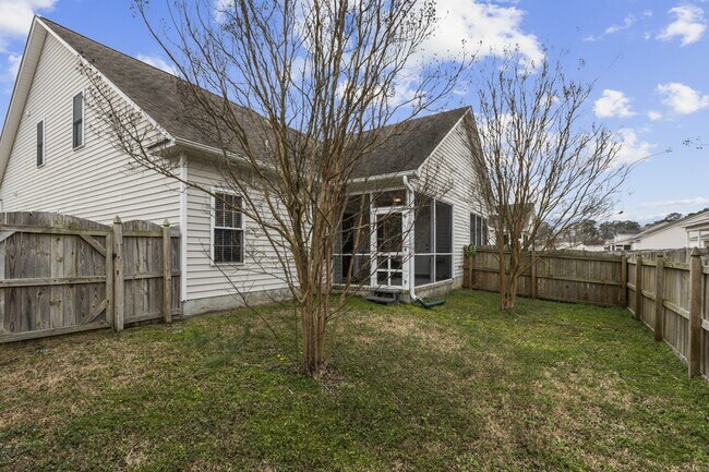 Building Photo - 1624 Brook Hollow Dr