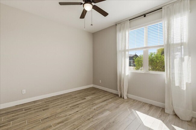 Building Photo - 2225 N 140th Dr