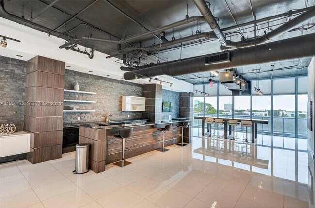 Building Photo - 601 NE 36th St