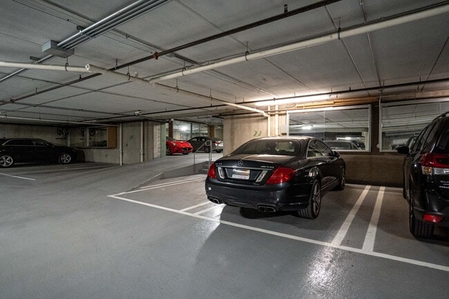 Building Photo - 1313 N Franklin Pl