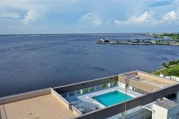 Building Photo - 1500 Park Beach Cir