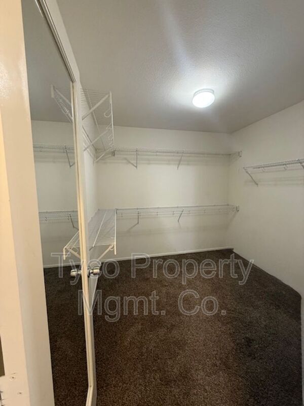 Building Photo - 1504 Welch Pl