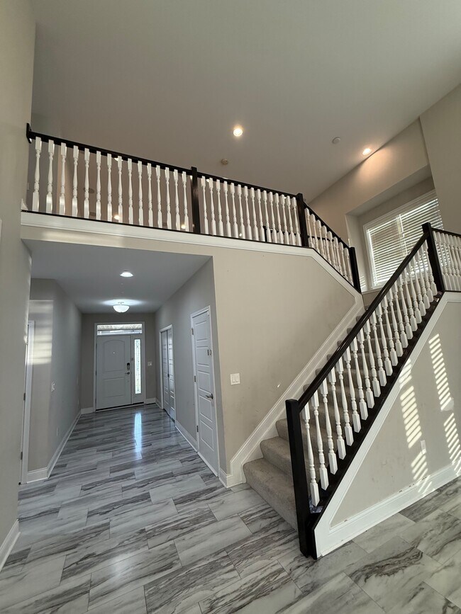 Building Photo - 6346 Walker Ct