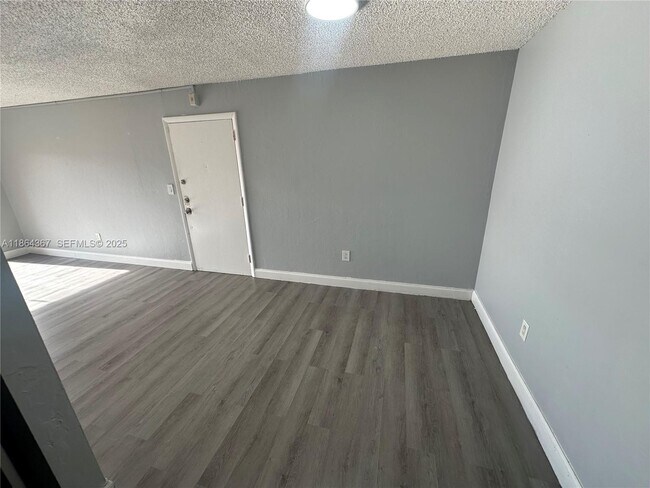 Building Photo - 7200 Fairway Dr