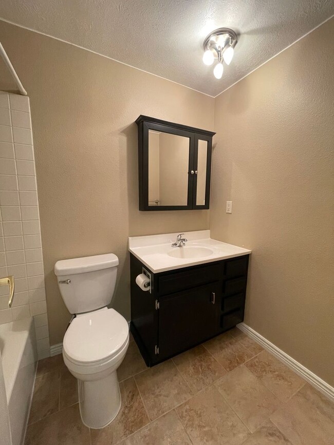 Building Photo - Updated 3BD/2.5BA Westminster Home