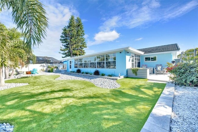 Building Photo - 1015 Spindle Palm Way