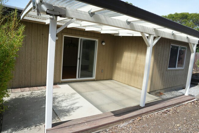 Building Photo - 300 Ridgeway Rd