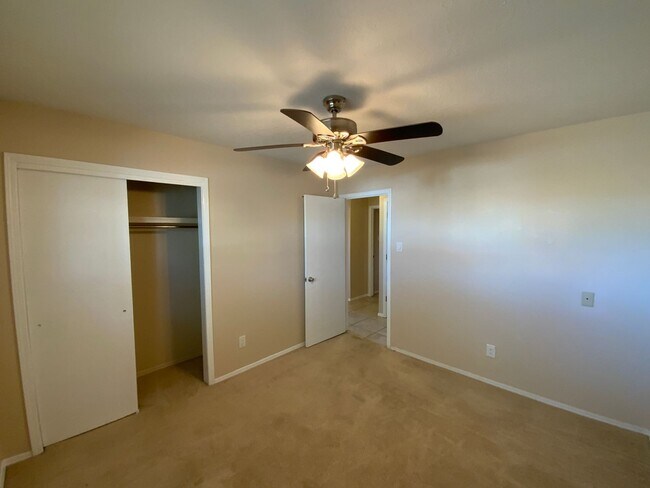 Building Photo - 3 Bedroom Single Story Home Near Juan Tabo...