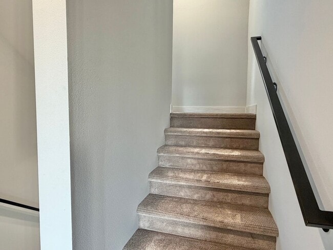 Building Photo - Upscale 3-level Modern Townhome in desired Delridge Neighborhood! Available Now!