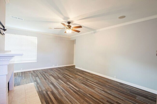 Building Photo - 3103 Creekwood Dr