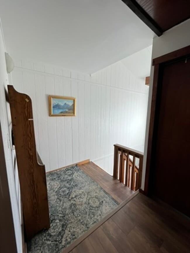 Building Photo - Winter Seasonal Lease! Sun filled, furnish...