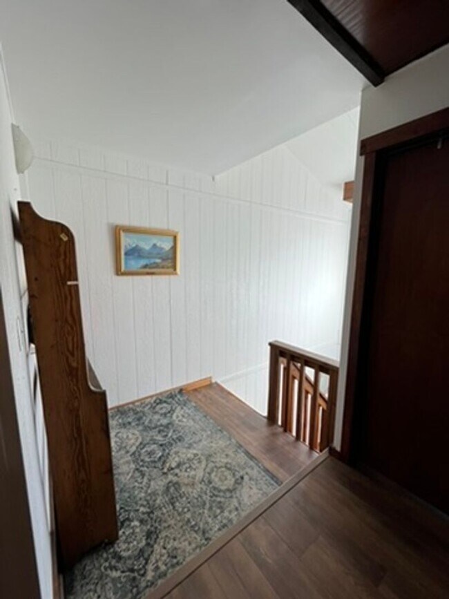 Building Photo - Winter Seasonal Lease! Sun filled, furnished and ready for you!