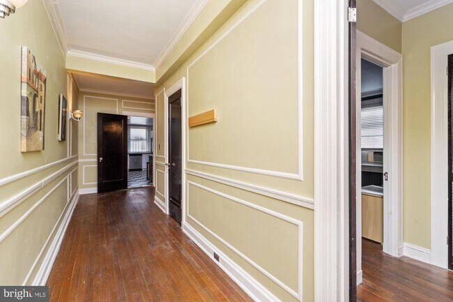 Building Photo - 3405 Greenway