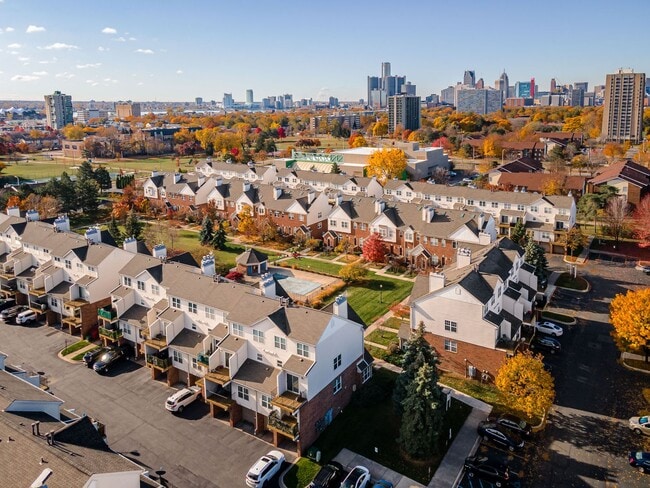 Building Photo - $1975 - Beautiful 2 Bedroom Condo with 2 bathrooms