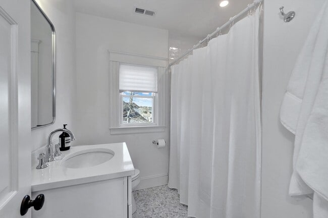 Building Photo - 21 Park Ave