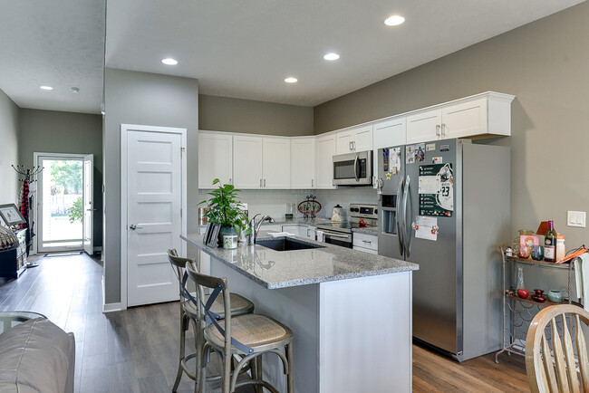 Kitchen - 17024 Cypress St