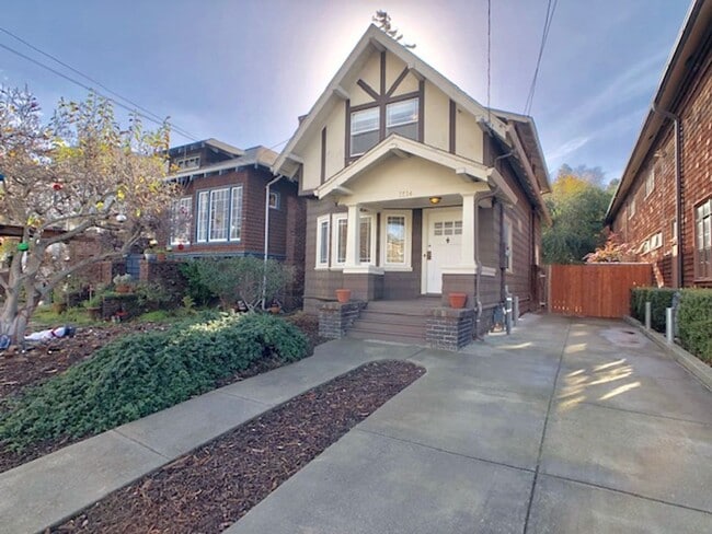 Building Photo - 1714 Santa Clara Ave