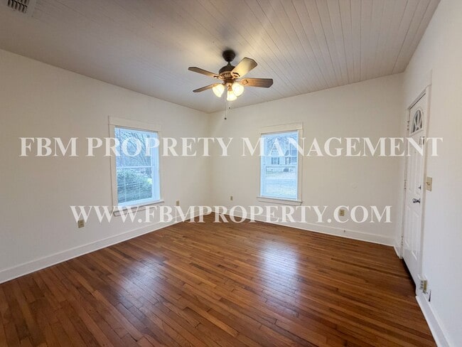 Building Photo - 310 E Parks Ave