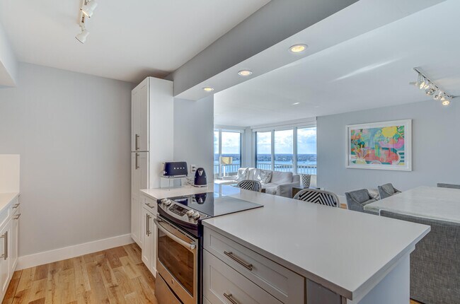 Building Photo - 5510 N Ocean Dr