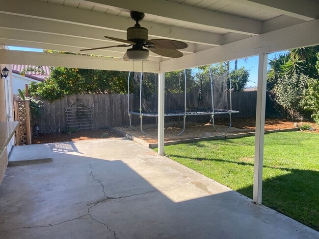 Building Photo - Beautiful, Updated 3 Bed/2 Bath in Highly Desired San Carlos!