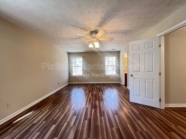 Building Photo - 231 Oak Grove Way