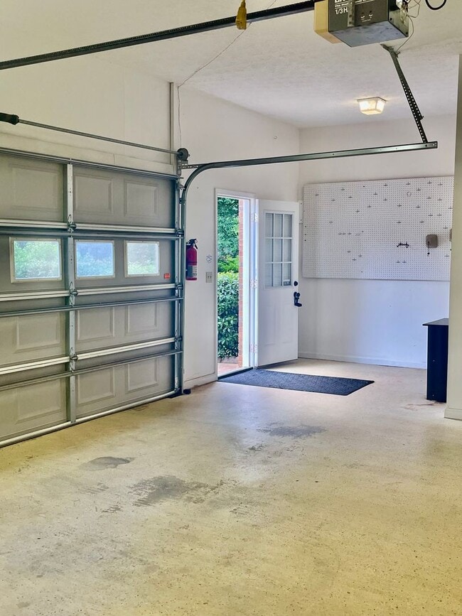 Building Photo - Beautiful Brick Ranch with basement
