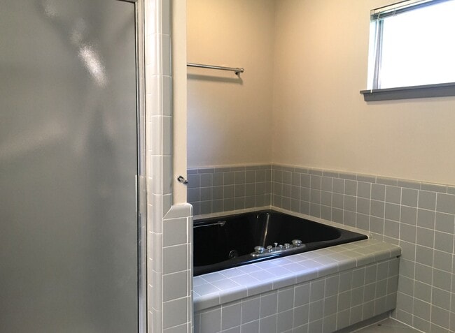 Building Photo - 9307 Val Verde St