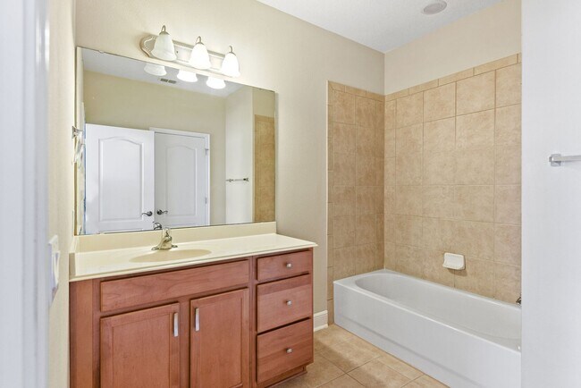 Building Photo - Savannah Park 3 bedroom townhouse