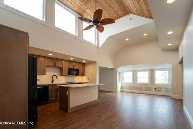 Building Photo - 11 Aviles Street