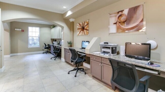 Building Photo - 7105 Old Katy Rd