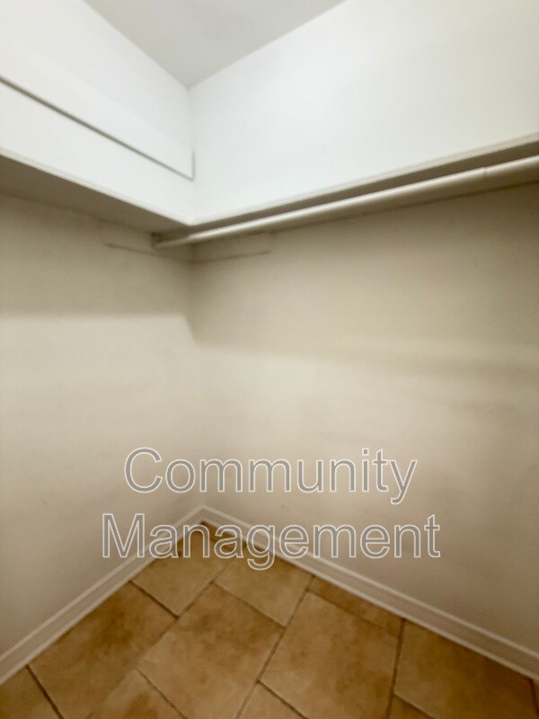 Building Photo - 3417 King Bradford Dr