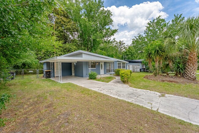 Building Photo - 8043 Joffre Dr