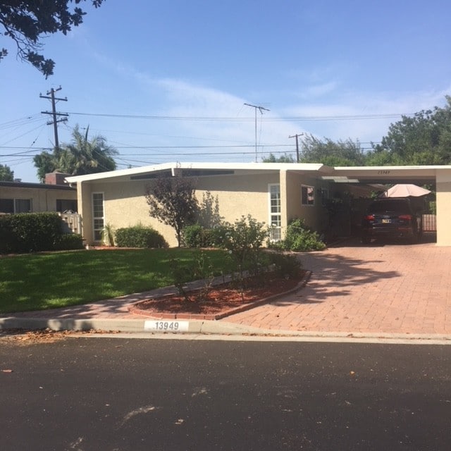 Front house view - 13949 Oval Dr