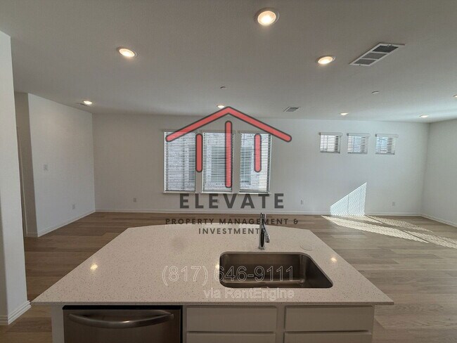 Building Photo - 724 4th St