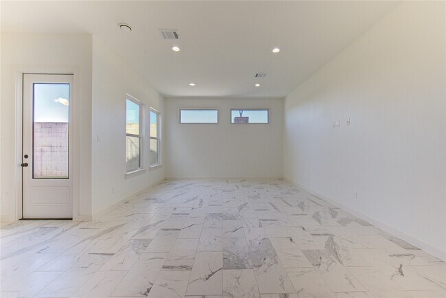 Building Photo - 2928 El Fenice Ln