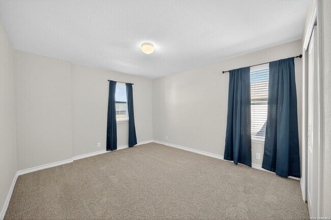 Building Photo - Open Floor Plan 4 Bed/2.5 Bath Home in Alamo Ranch