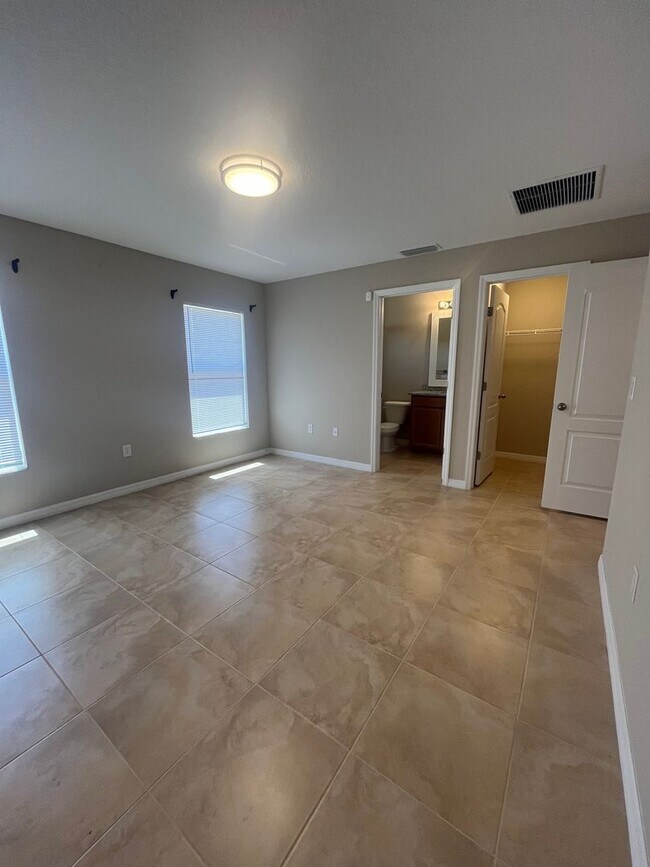 Building Photo - Newer Home with Fenced in Yard!!