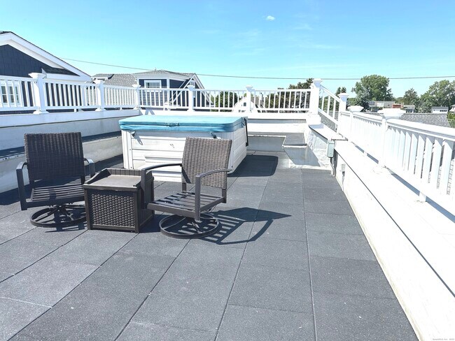 Building Photo - 2149 Fairfield Beach Rd