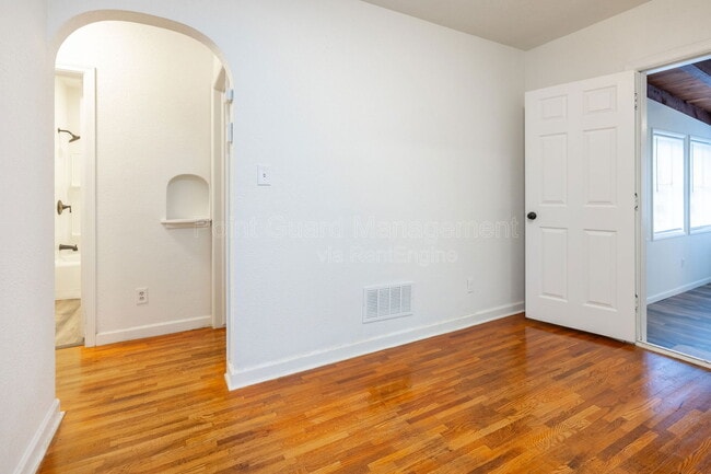 Building Photo - 619 N Glendale St