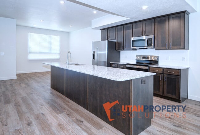Building Photo - 1026 W 430 S