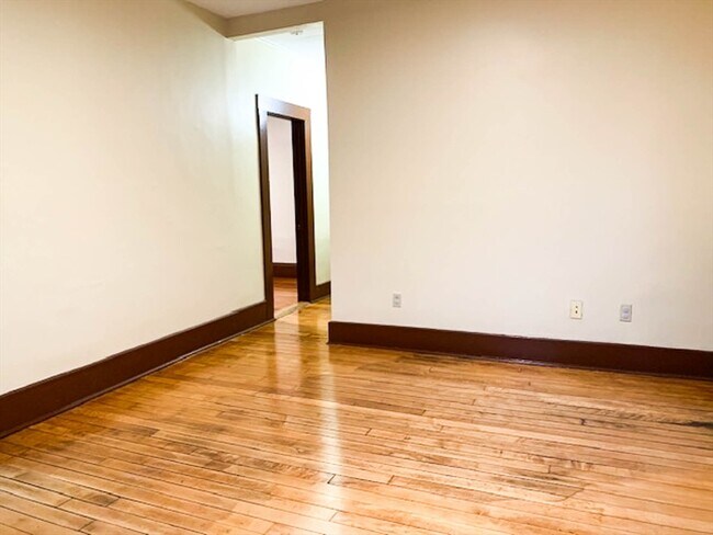 Building Photo - 436 Warren Ave