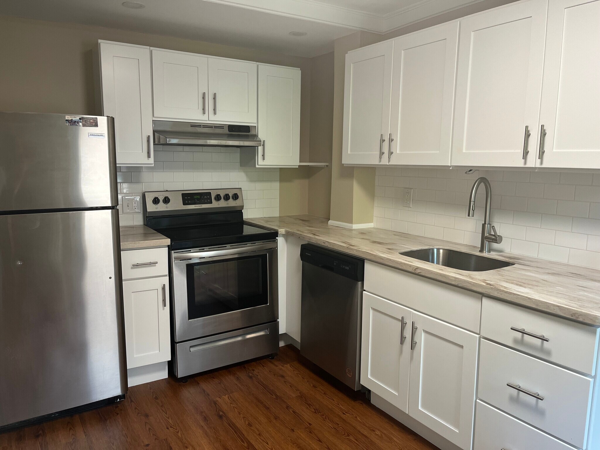 Kitchen - 715 Cattell St
